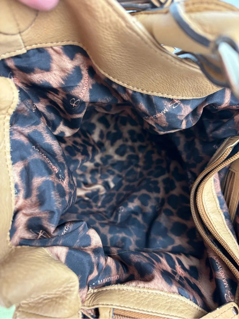 B Makowsky Leather Slouchy Hobo Shoulder Bag in Tan/Camel Shade